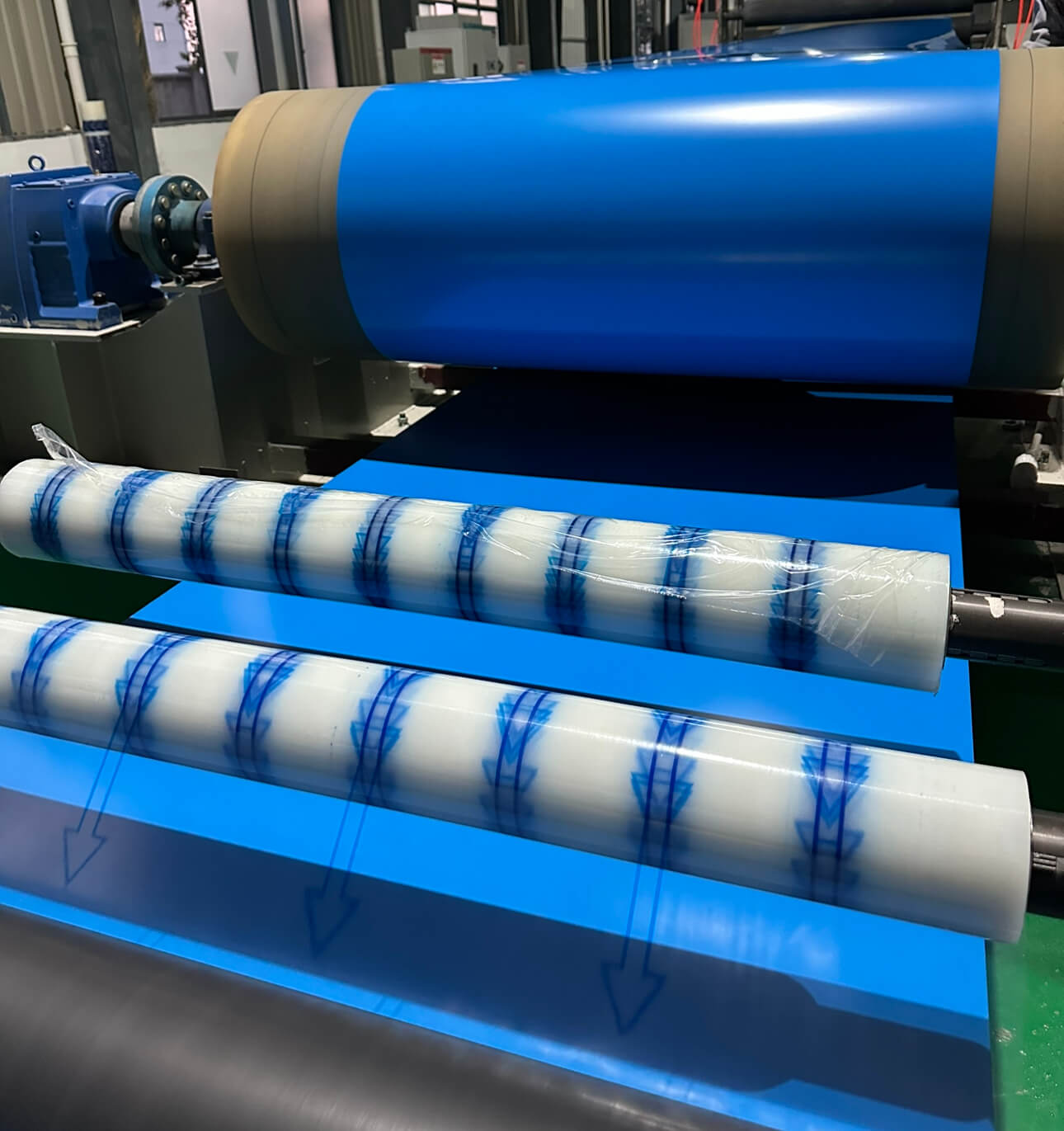 blue pre-painted aluminum coil on a coating line.jpg